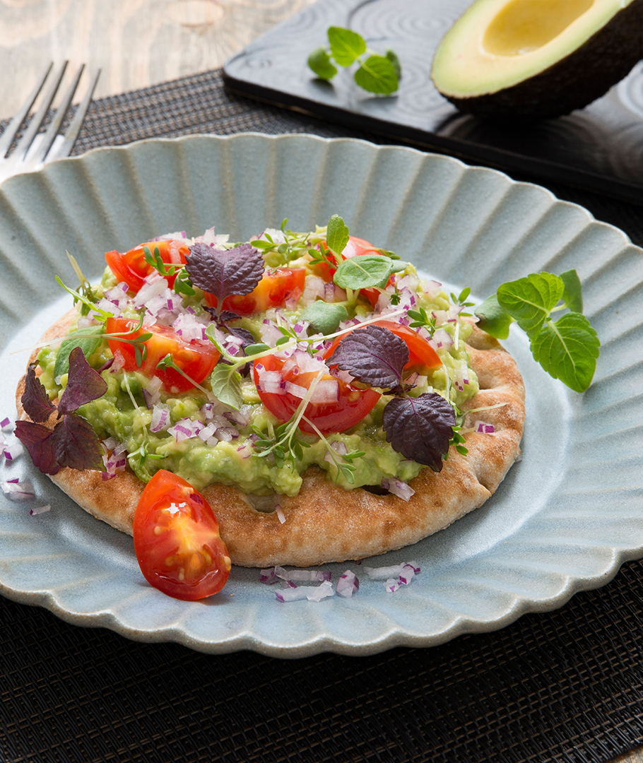 Avokado- og tomatsmørbrød