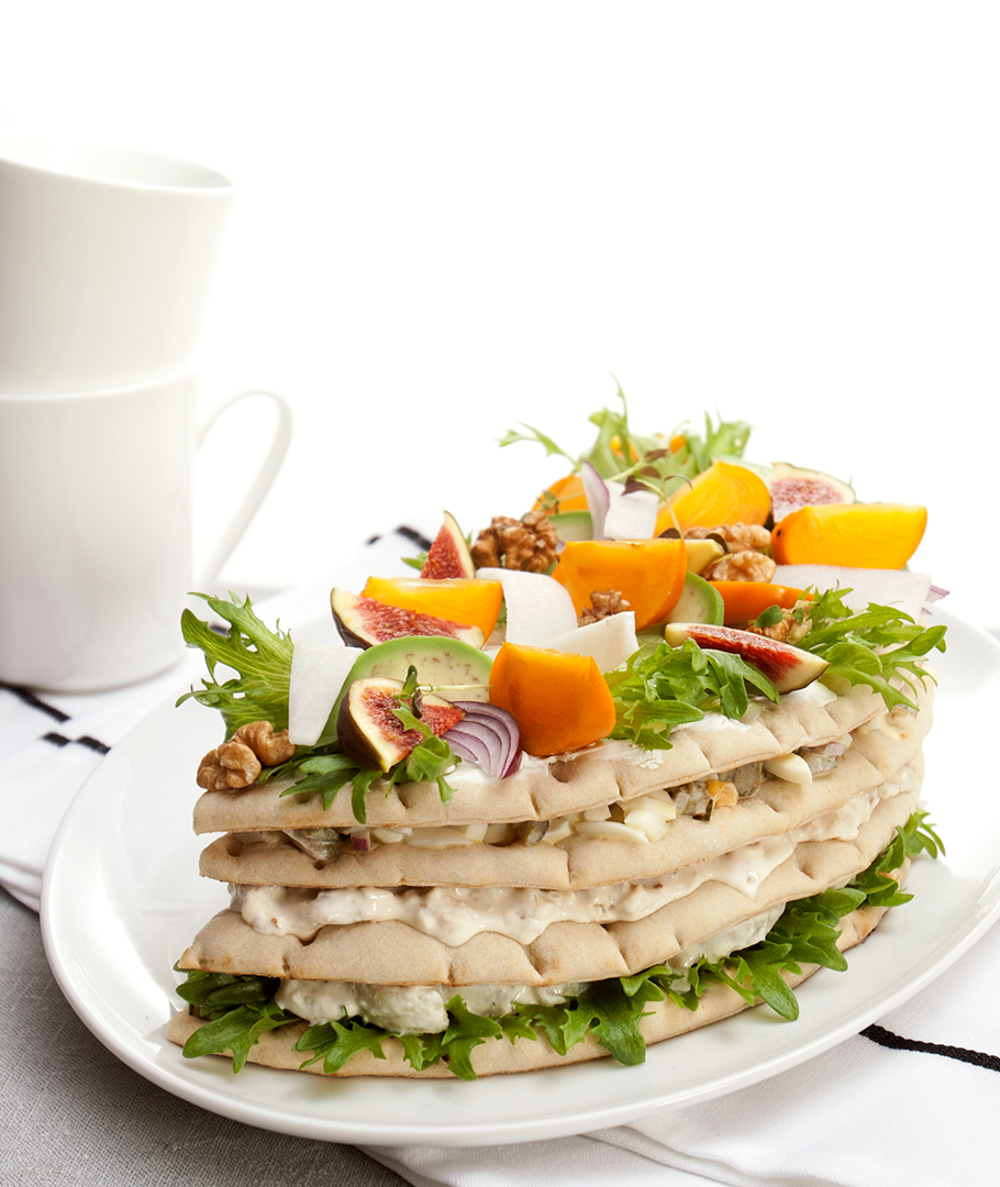 Smörgåstårta med potatis, chevre och cornichons