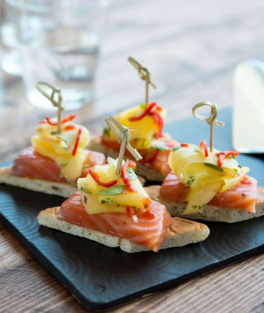 Pintxos med laks og mango