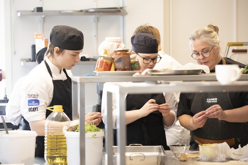 kockelever experimenterar med mat